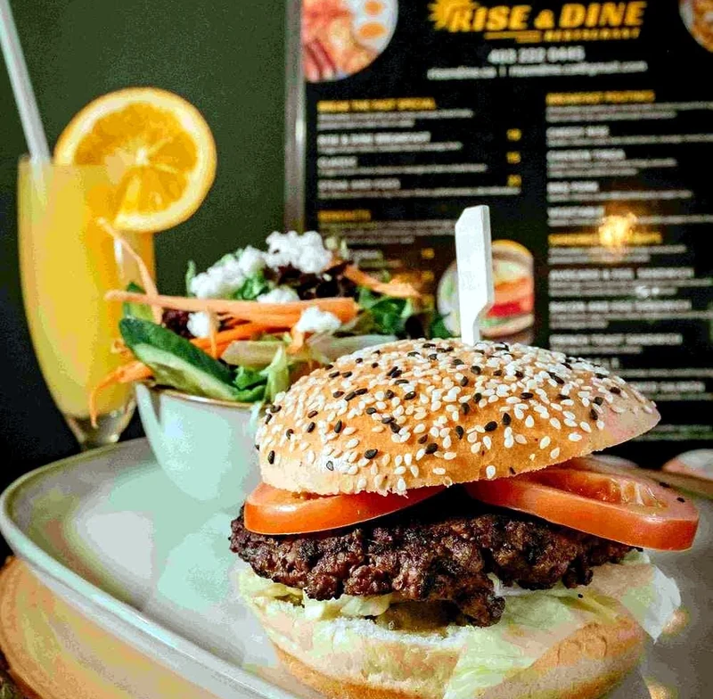 Rise & Dine burger with side salad